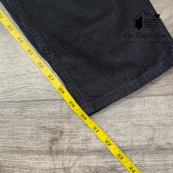 Levi's High Waisted Mom Jeans Corduroy Pants Size 31X30 - Picture 5 of 6